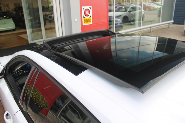 Peugeot 408 1.6 HYbrid 225PK EAT8 GT | PANORAMA SCHUIF/KANTEL DAK | ELEKTRISCH VERSTELBARE VOORSTOELEN MET MASAGE FUNCTIE | VOORSTOELEN VERWARMBAAR | STUUR VERWARMING | SFEER VERLICHTING | 20" LICHTMETALEN VELGEN | ELEKTRISCH BEDIENBARE ACHTERKLEP | LED MATRIX KOPLAMPEN | 360° CAMERA | PARKEERSENSOREN VOOR + ACHTER | DRAADLOZE TELEFOONLADER | DRAADLOZE APPLE CARPLAY/ANDROID AUTO | NAVIGATIE | DODEHOEK DETECTIE | ADAPTIVE CRUISE CONTROL |