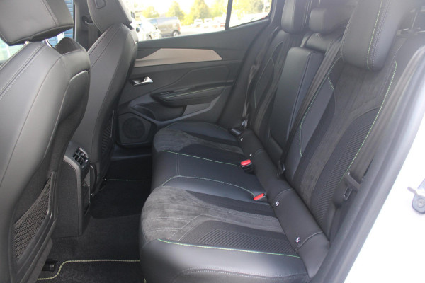 Peugeot 408 1.6 HYbrid 225PK EAT8 GT | PANORAMA SCHUIF/KANTEL DAK | ELEKTRISCH VERSTELBARE VOORSTOELEN MET MASAGE FUNCTIE | VOORSTOELEN VERWARMBAAR | STUUR VERWARMING | SFEER VERLICHTING | 20" LICHTMETALEN VELGEN | ELEKTRISCH BEDIENBARE ACHTERKLEP | LED MATRIX KOPLAMPEN | 360° CAMERA | PARKEERSENSOREN VOOR + ACHTER | DRAADLOZE TELEFOONLADER | DRAADLOZE APPLE CARPLAY/ANDROID AUTO | NAVIGATIE | DODEHOEK DETECTIE | ADAPTIVE CRUISE CONTROL |