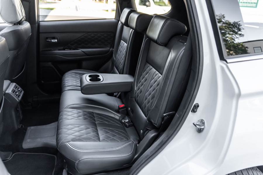 Mitsubishi Outlander 2.4 PHEV S-Edition 4WD|GARANTIE 2027|Pano |Vol Leder