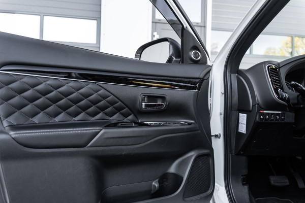 Mitsubishi Outlander 2.4 PHEV S-Edition 4WD|GARANTIE 2027|Pano |Vol Leder