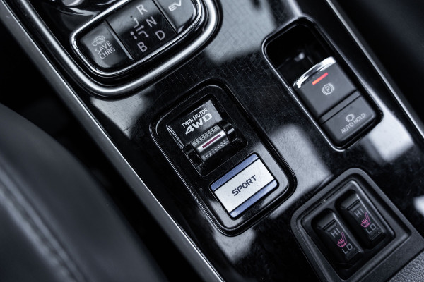 Mitsubishi Outlander 2.4 PHEV S-Edition 4WD|GARANTIE 2027|Pano |Vol Leder