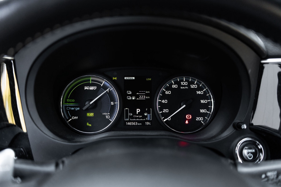 Mitsubishi Outlander 2.4 PHEV S-Edition 4WD|GARANTIE 2027|Pano |Vol Leder