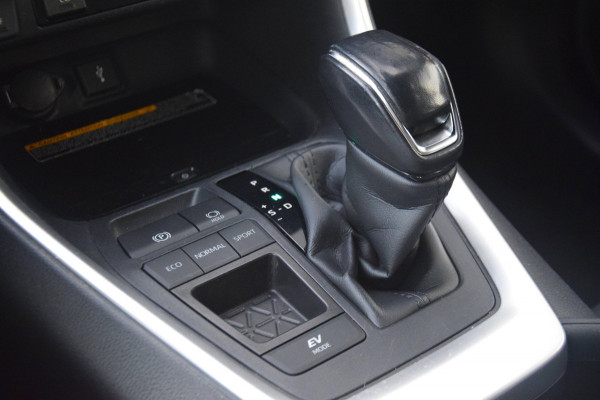 Toyota RAV4 2.5 Hybrid Black Edition ALARM/VERWARMDE VOORSTOELEN/19" ZWARTE VELGEN/ORIGINEEL NEDERLANDS!