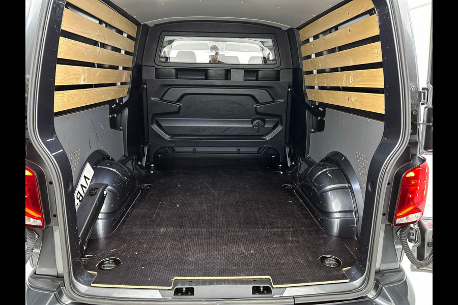 Volkswagen Transporter 2.0 TDI L2H1 Automaat Dubbele Cabine Airco Cruise Control Navigatie Parkeersensoren