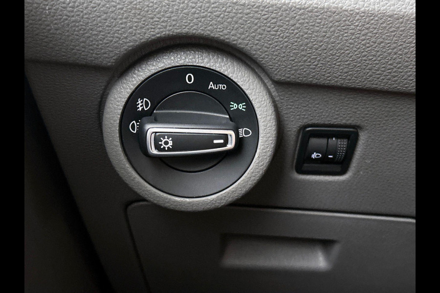 Volkswagen Transporter 2.0 TDI L2H1 Automaat Dubbele Cabine Airco Cruise Control Navigatie Parkeersensoren