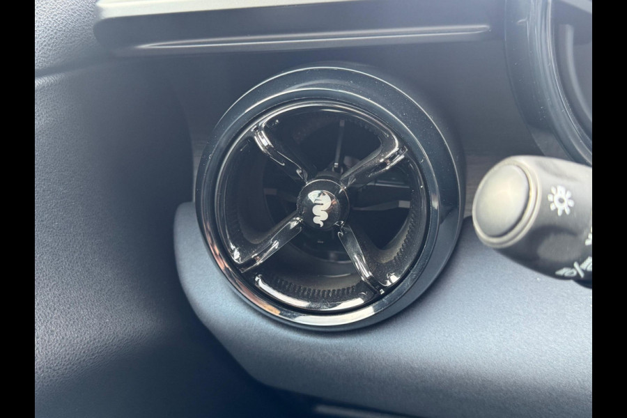 Alfa Romeo junior Elettrica 54 kWh | 1 fase | Accu 98% | 18 inch | Prijs is rijklaar