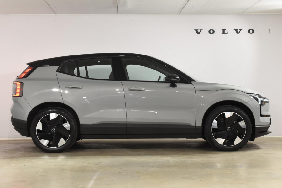 Volvo EX30 Single Motor Extended Range Plus 69 kWh / Adaptive Cruise Control / Harman Kardon / Stoelverwarming / Stuurverwarming / Achteruitrijcamera / Elektrische achterklep / Parkeersensoren V+A / Trekhaak elektrisch uitklapbaar