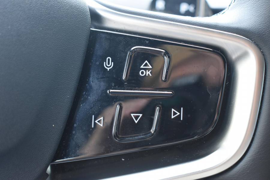 Volvo EX30 Single Motor Extended Range Plus 69 kWh / Adaptive Cruise Control / Harman Kardon / Stoelverwarming / Stuurverwarming / Achteruitrijcamera / Elektrische achterklep / Parkeersensoren V+A / Trekhaak elektrisch uitklapbaar