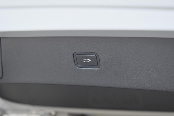 Volvo EX30 Single Motor Extended Range Plus 69 kWh / Adaptive Cruise Control / Harman Kardon / Stoelverwarming / Stuurverwarming / Achteruitrijcamera / Elektrische achterklep / Parkeersensoren V+A / Trekhaak elektrisch uitklapbaar