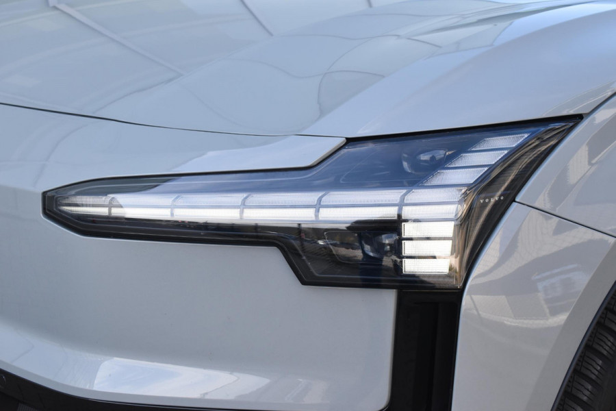 Volvo EX30 Single Motor Extended Range Plus 69 kWh / Adaptive Cruise Control / Harman Kardon / Stoelverwarming / Stuurverwarming / Achteruitrijcamera / Elektrische achterklep / Parkeersensoren V+A / Trekhaak elektrisch uitklapbaar