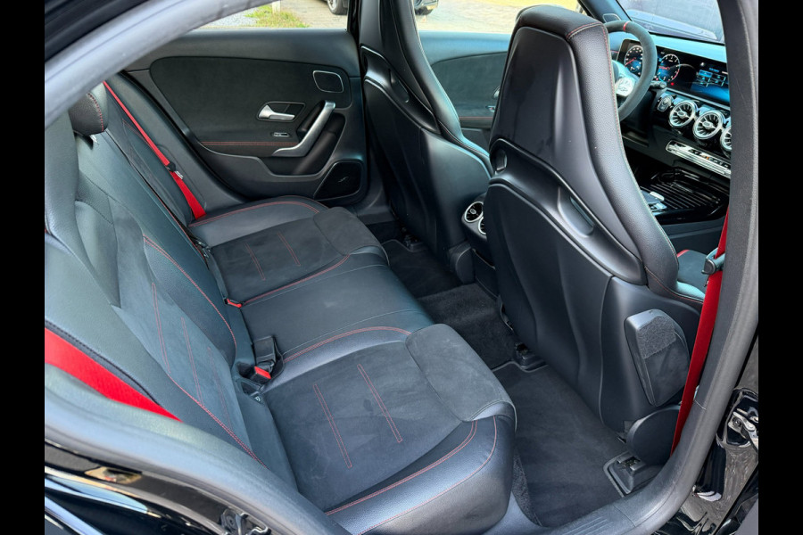 Mercedes-Benz A-Klasse AMG 35 4MATIC Edition 1