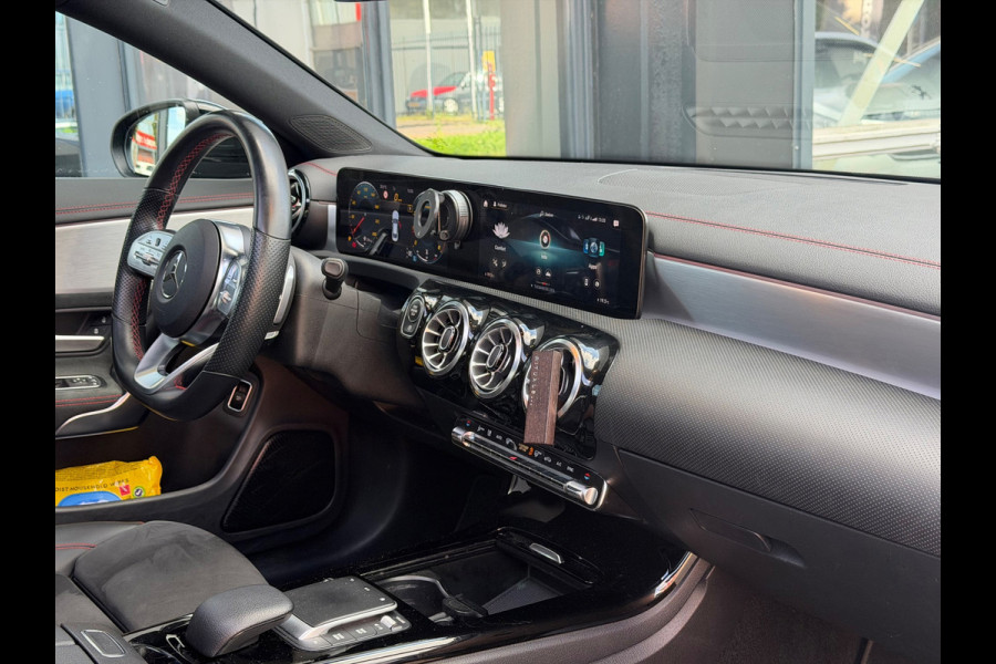 Mercedes-Benz CLA-Klasse 180 AMG | Pano | Memory | Sfeer | Camera
