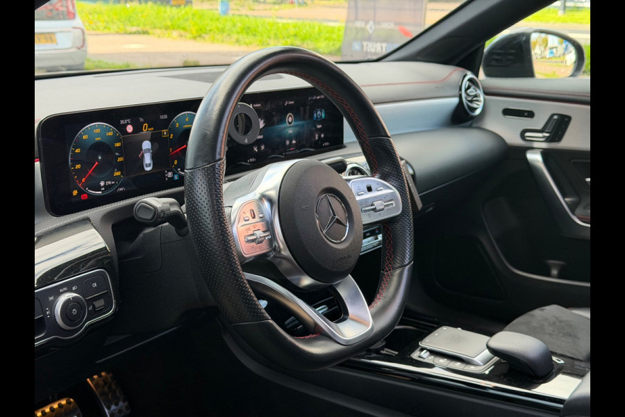 Mercedes-Benz CLA-Klasse 180 AMG | Pano | Memory | Sfeer | Camera