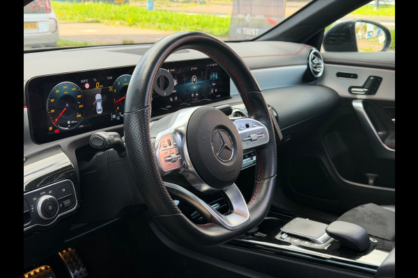 Mercedes-Benz CLA-Klasse 180 AMG | Pano | Memory | Sfeer | Camera