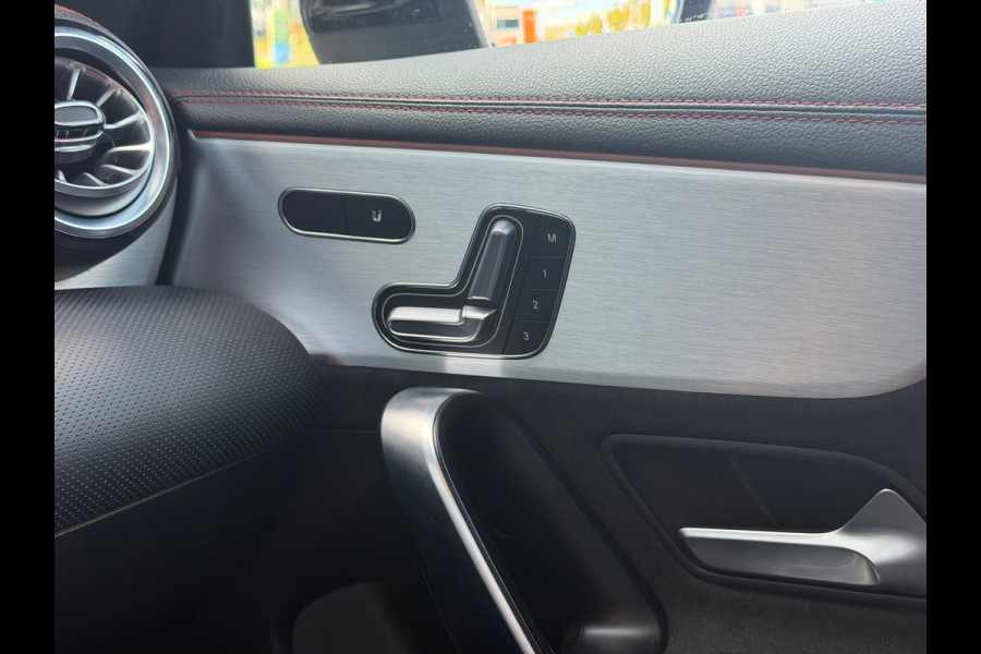 Mercedes-Benz CLA-Klasse 180 AMG | Pano | Memory | Sfeer | Camera