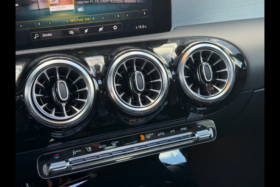 Mercedes-Benz CLA-Klasse 180 AMG | Pano | Memory | Sfeer | Camera