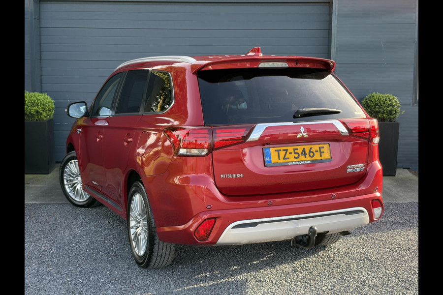 Mitsubishi Outlander 2.4 PHEV Intense ✓1e Eigenaar✓Trakhaak✓SOH 67%✓Carplay✓Camera✓Alcantara-Leder✓Stoelverw-Stoelverkoeling✓Clima✓Cruise✓Pdc V+A✓Keyless✓Net beurt gehad✓18" Lmv✓N.A.P✓Apk tot 10-2027