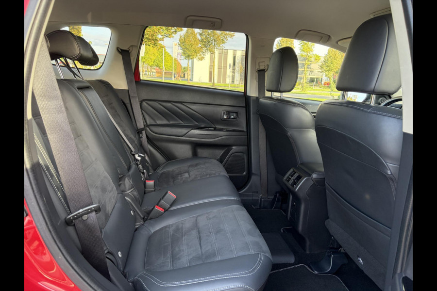 Mitsubishi Outlander 2.4 PHEV Intense ✓1e Eigenaar✓Trakhaak✓SOH 67%✓Carplay✓Camera✓Alcantara-Leder✓Stoelverw-Stoelverkoeling✓Clima✓Cruise✓Pdc V+A✓Keyless✓Net beurt gehad✓18" Lmv✓N.A.P✓Apk tot 10-2027