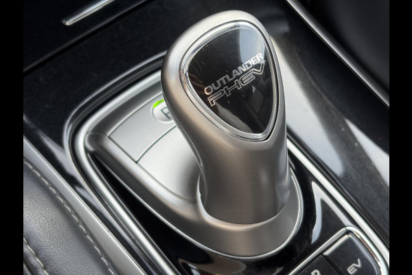 Mitsubishi Outlander 2.4 PHEV Intense ✓1e Eigenaar✓Trakhaak✓SOH 67%✓Carplay✓Camera✓Alcantara-Leder✓Stoelverw-Stoelverkoeling✓Clima✓Cruise✓Pdc V+A✓Keyless✓Net beurt gehad✓18" Lmv✓N.A.P✓Apk tot 10-2027
