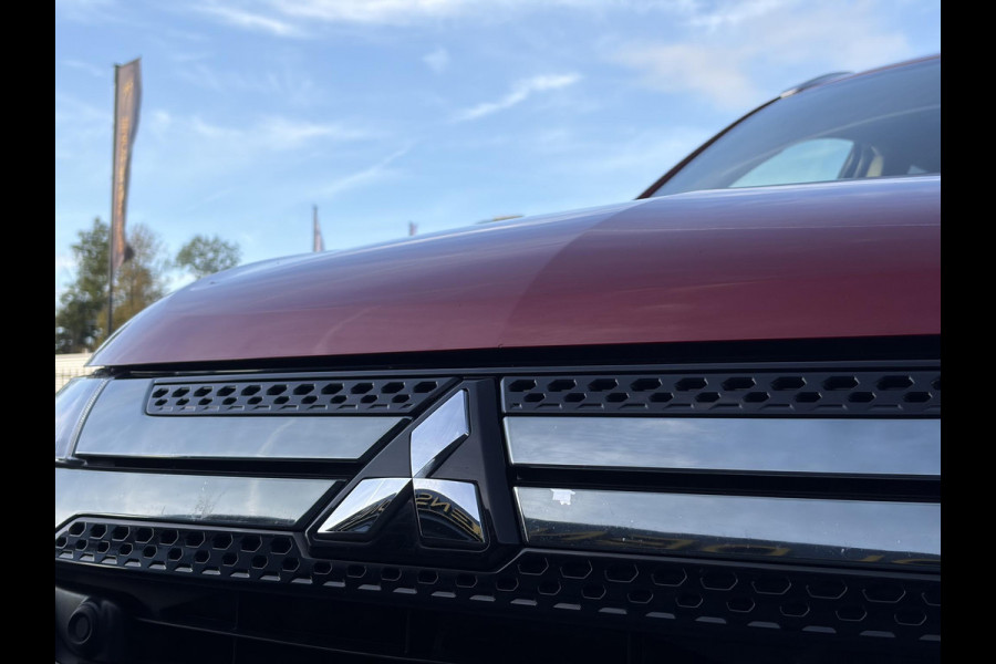 Mitsubishi Outlander 2.4 PHEV Intense ✓1e Eigenaar✓Trakhaak✓SOH 67%✓Carplay✓Camera✓Alcantara-Leder✓Stoelverw-Stoelverkoeling✓Clima✓Cruise✓Pdc V+A✓Keyless✓Net beurt gehad✓18" Lmv✓N.A.P✓Apk tot 10-2027