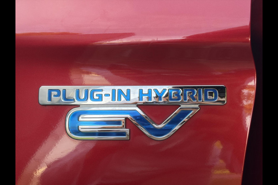 Mitsubishi Outlander 2.4 PHEV Intense ✓1e Eigenaar✓Trakhaak✓SOH 67%✓Carplay✓Camera✓Alcantara-Leder✓Stoelverw-Stoelverkoeling✓Clima✓Cruise✓Pdc V+A✓Keyless✓Net beurt gehad✓18" Lmv✓N.A.P✓Apk tot 10-2027