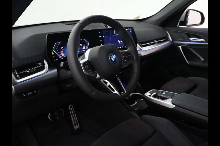 BMW iX1 eDrive20 67 kWh M SPORT EDITION *NIEUW* + TREKHAAK WEGKL. | ADAPTIVE CRUISE | 19 INCH | PREMIUM PACK