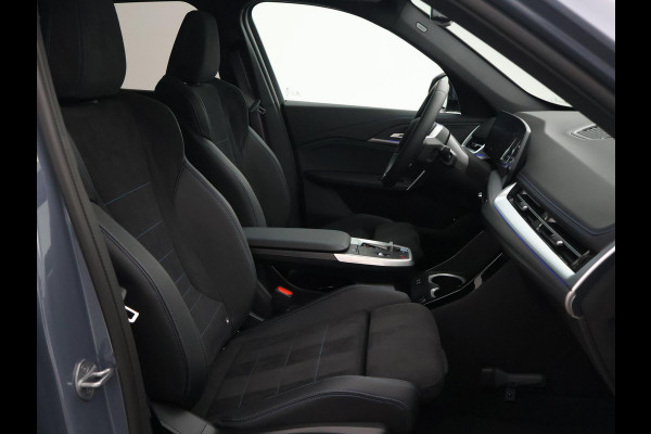 BMW iX1 eDrive20 67 kWh M SPORT EDITION *NIEUW* + PANORAMA | TREKHAAK | CAMERA | ADAPTIVE CRUISE | 19 INCH