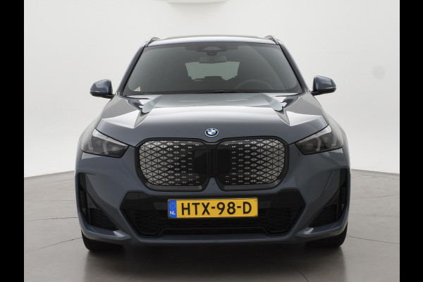 BMW iX1 eDrive20 67 kWh M SPORT EDITION *NIEUW* + PANORAMA | TREKHAAK | CAMERA | ADAPTIVE CRUISE | 19 INCH