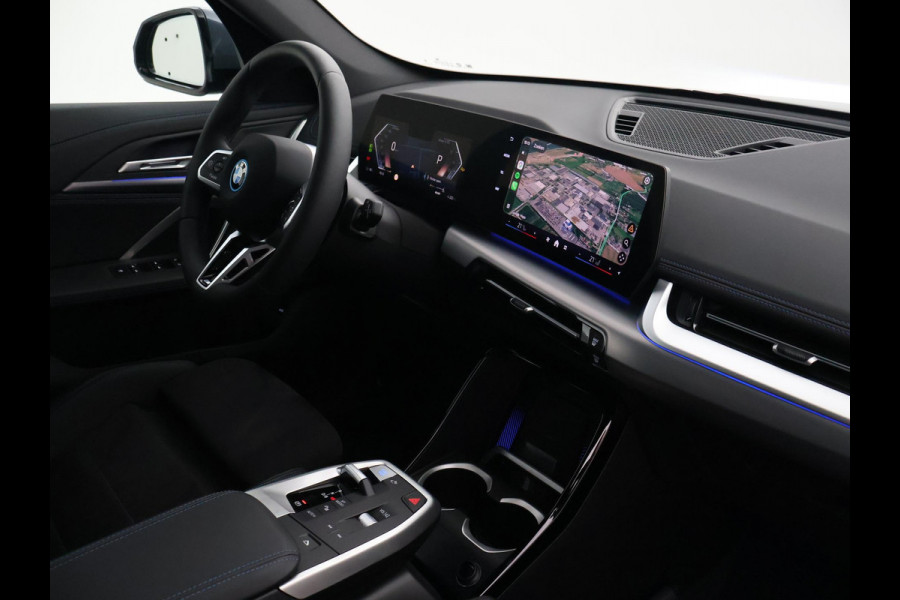 BMW iX1 eDrive20 67 kWh M SPORT EDITION *NIEUW* + PANORAMA | TREKHAAK | CAMERA | ADAPTIVE CRUISE | 19 INCH