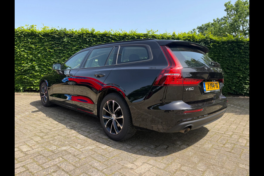 Volvo V60 2.0 B3 Momentum Advantage