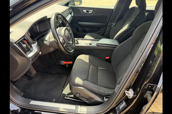 Volvo V60 2.0 B3 Momentum Advantage