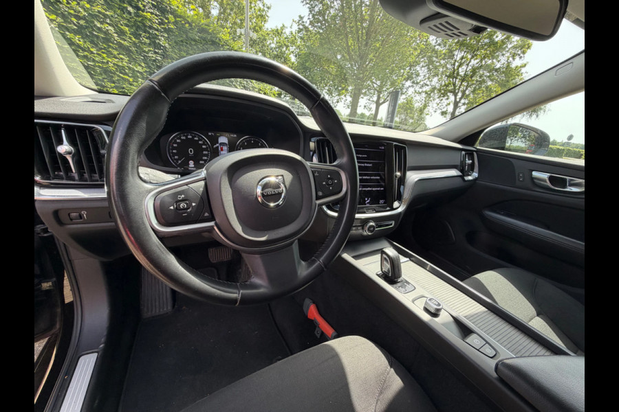 Volvo V60 2.0 B3 Momentum Advantage