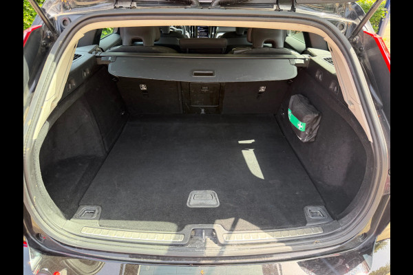 Volvo V60 2.0 B3 Momentum Advantage
