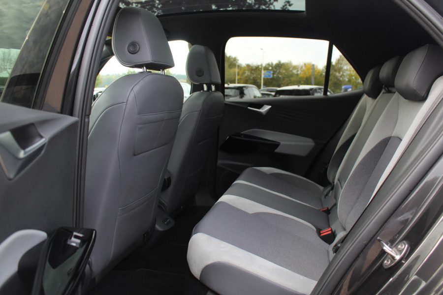 Volkswagen ID.3 First Max 58 kWh / Full option! / Panoramadak / Camera / Head-up / Keyless / 20'' / ACC / Dodehoek / Elektr. stoelen / Massage / Navigatie / Stuurverwarming