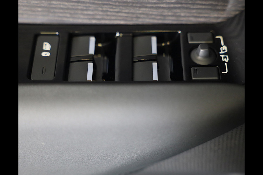 Land Rover Range Rover Velar 2.0 P400e Edition / Head Up / 360 Camera / Two Tone Leder / Acc / Lane Assist / Dode Hoek / Trekhaak