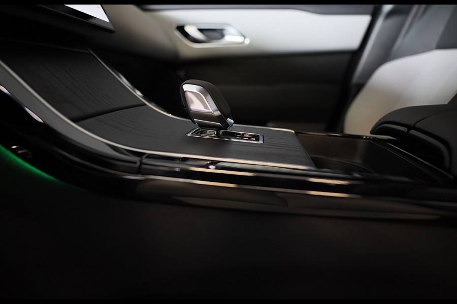 Land Rover Range Rover Velar 2.0 P400e Edition / Head Up / 360 Camera / Two Tone Leder / Acc / Lane Assist / Dode Hoek / Trekhaak