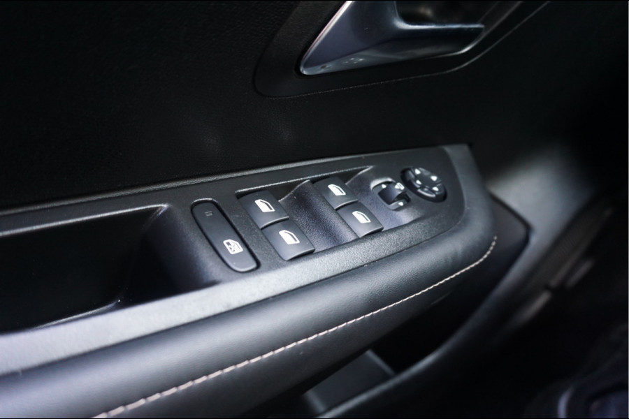 Peugeot 208 1.2 Hybrid 110 e-DCS6 Allure Cruise control adaptief/file assistent