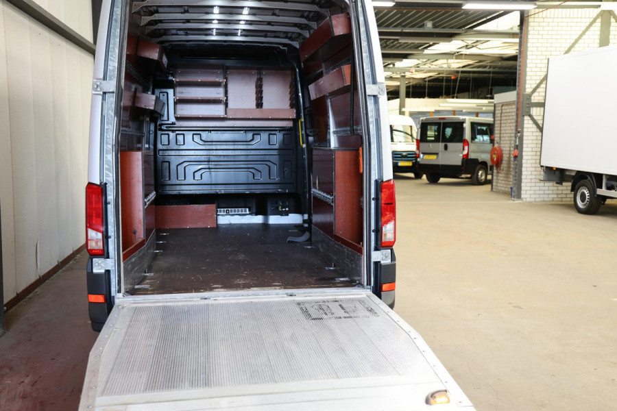 Volkswagen Crafter 2.0 TDI AUTOMAAT L3H3 LAADKLEP EN TREKHAAK