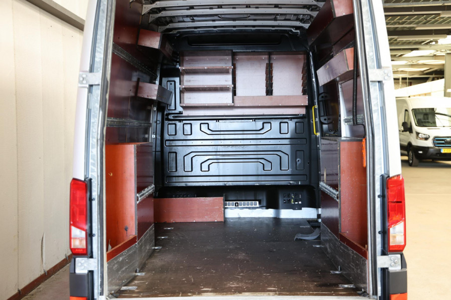 Volkswagen Crafter 2.0 TDI AUTOMAAT L3H3 LAADKLEP EN TREKHAAK