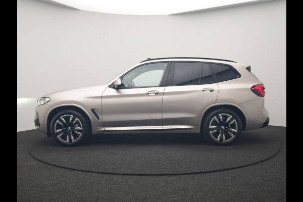 BMW iX3 M Sport 80 kWh 286pk Dealer O.H | Panodak | Adaptive Cruise | Camera | Lederen Sportstoelen Memory & Verwarmd | Sfeerverlichting | Blis | Apple Carplay | Navigatie | DAB | 19"L.M