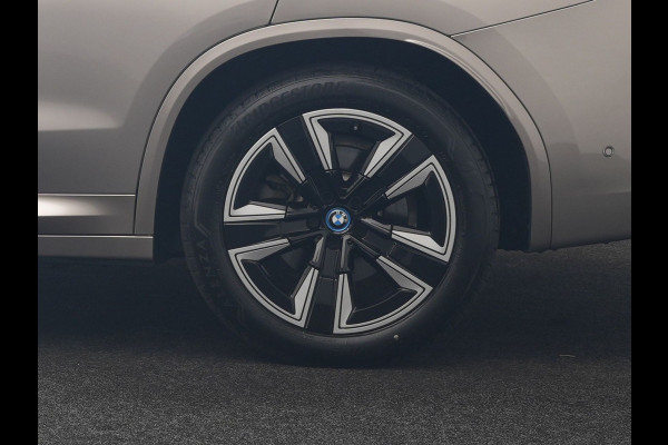 BMW iX3 M Sport 80 kWh 286pk Dealer O.H | Panodak | Adaptive Cruise | Camera | Lederen Sportstoelen Memory & Verwarmd | Sfeerverlichting | Blis | Apple Carplay | Navigatie | DAB | 19"L.M
