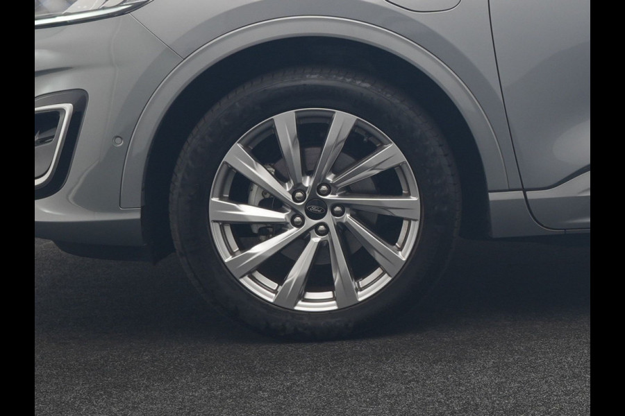 Ford Kuga 2.5 PHEV Vignale 225pk Dealer O.H. | Trekhaak Afn. | Adaptive Cruise | 360 Camera | Bang & Olufsen | Lederen Sportstoelen Memory & Verwarmd | Stuur Verwarmd | Apple Carplay | Keyless | BLIS | Navigatie | DAB | Plug In Hybrid |