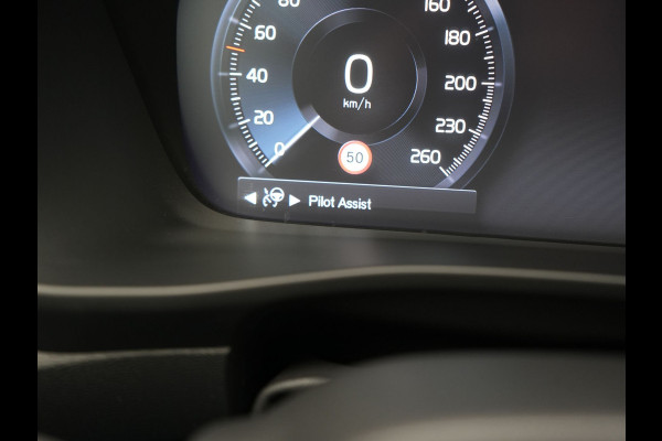Volvo XC40 T5 Recharge R-Design PHEV 262pk | Panodak | Adaptive Cruise | Camera | Alcantara Sportstoelen Memory & Verwarmd | Stuur Verwarmd | Keyless | BLIS | Apple Carplay | Navigatie | DAB | 20"L.M | Plug in Hybrid |