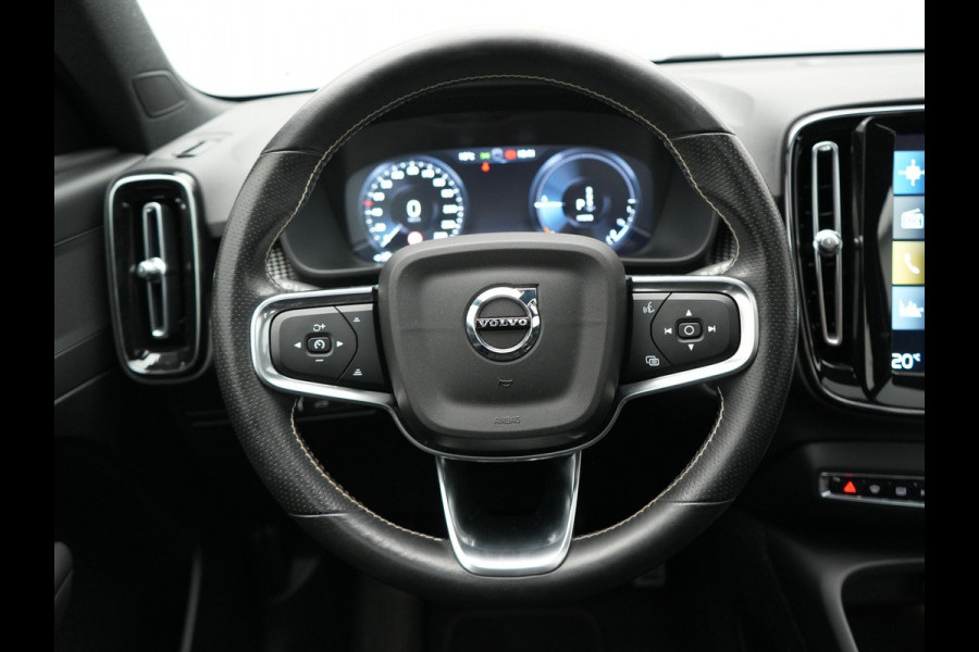Volvo XC40 T5 Recharge R-Design PHEV 262pk | Panodak | Adaptive Cruise | Camera | Alcantara Sportstoelen Memory & Verwarmd | Stuur Verwarmd | Keyless | BLIS | Apple Carplay | Navigatie | DAB | 20"L.M | Plug in Hybrid |