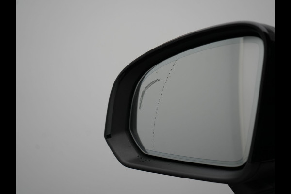 Volvo XC40 T5 Recharge R-Design PHEV 262pk | Panodak | Adaptive Cruise | Camera | Alcantara Sportstoelen Memory & Verwarmd | Stuur Verwarmd | Keyless | BLIS | Apple Carplay | Navigatie | DAB | 20"L.M | Plug in Hybrid |