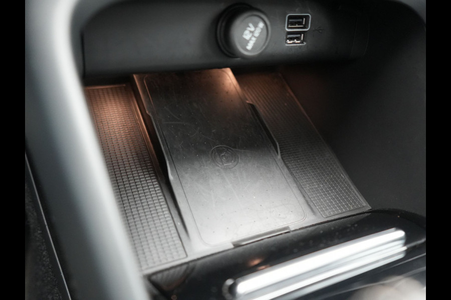 Volvo XC40 T5 Recharge R-Design PHEV 262pk | Panodak | Adaptive Cruise | Camera | Alcantara Sportstoelen Memory & Verwarmd | Stuur Verwarmd | Keyless | BLIS | Apple Carplay | Navigatie | DAB | 20"L.M | Plug in Hybrid |