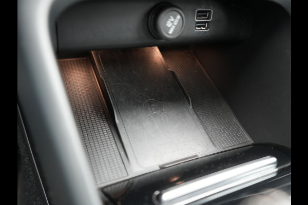 Volvo XC40 T5 Recharge R-Design PHEV 262pk | Panodak | Adaptive Cruise | Camera | Alcantara Sportstoelen Memory & Verwarmd | Stuur Verwarmd | Keyless | BLIS | Apple Carplay | Navigatie | DAB | 20"L.M | Plug in Hybrid |