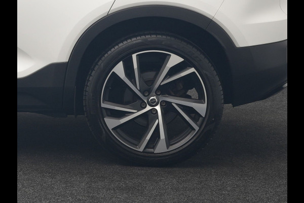 Volvo XC40 T5 Recharge R-Design PHEV 262pk | Panodak | Adaptive Cruise | Camera | Alcantara Sportstoelen Memory & Verwarmd | Stuur Verwarmd | Keyless | BLIS | Apple Carplay | Navigatie | DAB | 20"L.M | Plug in Hybrid |