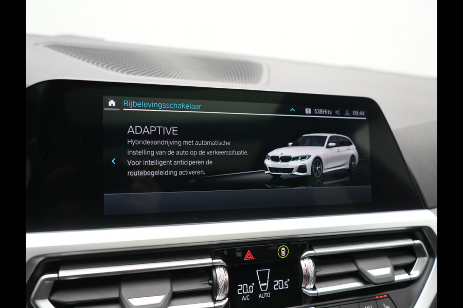 BMW 3 Serie Touring 330e M Sport PHEV 293pk Dealer O.H. | Panodak | Laser LED | Head Up | Adaptief Onderstel | Camera | Lederen Sportstoelen & Stuur Verwarmd | Sfeerverlichting | Keyless | BLIS | Apple Carplay | Virtual | Navigatie | DAB | Plug In Hybrid |
