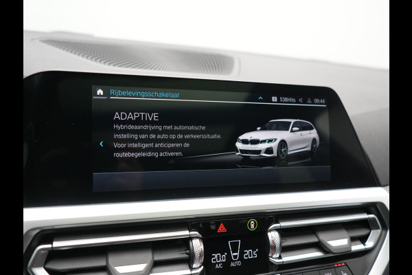 BMW 3 Serie Touring 330e M Sport PHEV 293pk Dealer O.H. | Panodak | Laser LED | Head Up | Adaptief Onderstel | Camera | Lederen Sportstoelen & Stuur Verwarmd | Sfeerverlichting | Keyless | BLIS | Apple Carplay | Virtual | Navigatie | DAB | Plug In Hybrid |